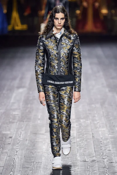 Look 32